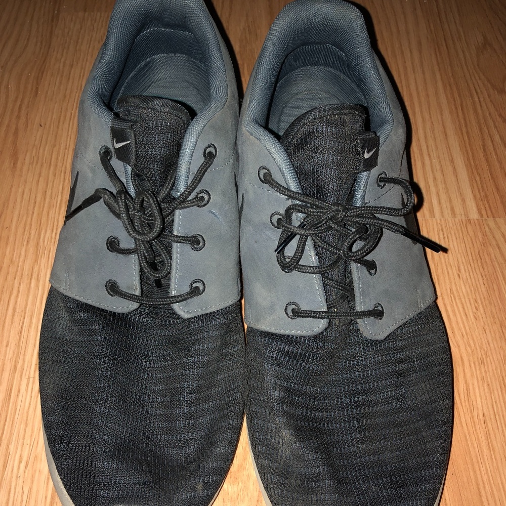 Used Nike Roshe size 11
